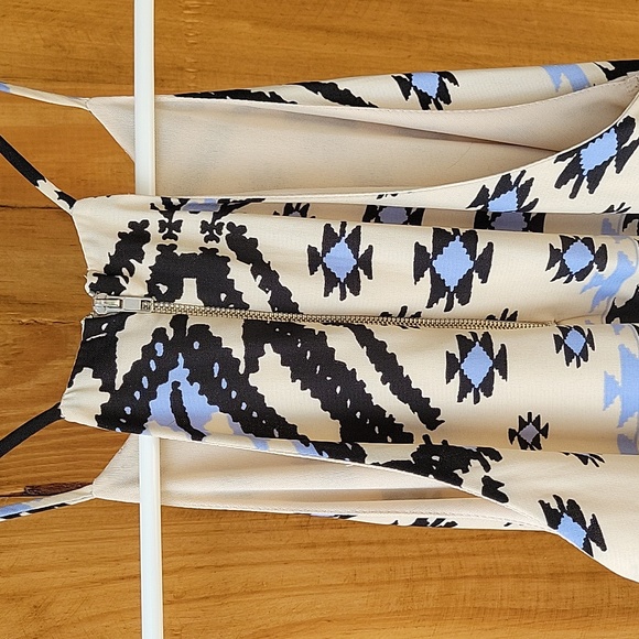 Everly Dress size Small only worn once - Picture 3 of 5